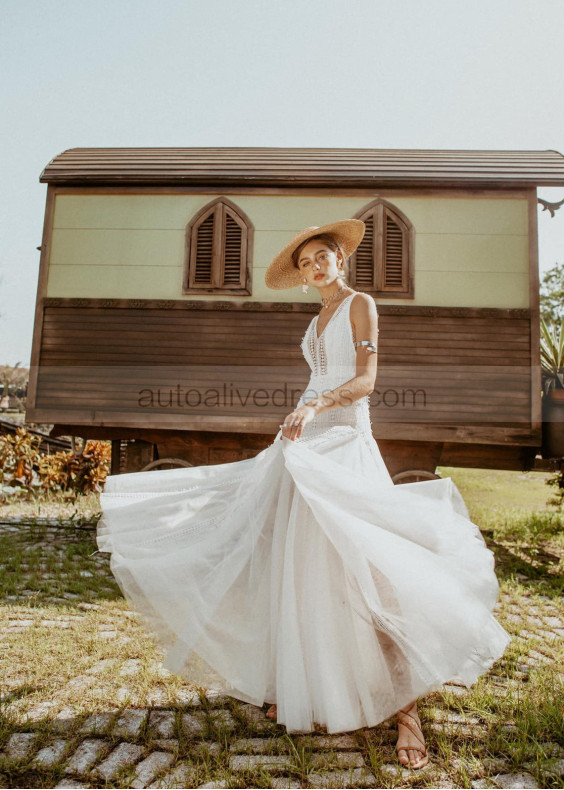 V Neck Ivory Lace Tulle Boho Hippie Wedding Dress